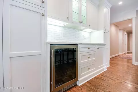 Kitchen - 515 Rolling Ln, Louisville, KY 40207 photo 5 of 5