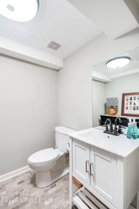 Bath - 515 Rolling Ln, Louisville, KY 40207 photo 12 of 12