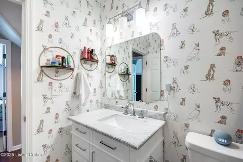 Bath - 515 Rolling Ln, Louisville, KY 40207 photo 11 of 12