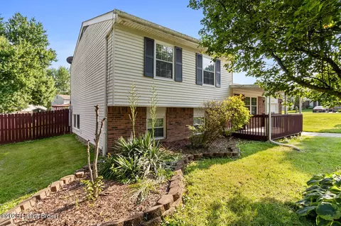 6600 Musket Dr, Louisville, KY 40228