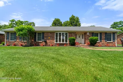 3205 Knob St, Shelbyville, KY 40065