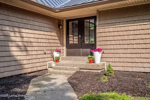 Exterior - 2918 Spickert Knob Rd, Floyds Knobs, IN 47119 photo 4 of 13