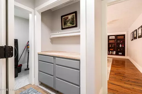 Entry Way - 2918 Spickert Knob Rd, Floyds Knobs, IN 47119 photo 3 of 5