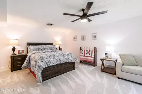 Bedroom - 2918 Spickert Knob Rd, Floyds Knobs, IN 47119 photo 10 of 11