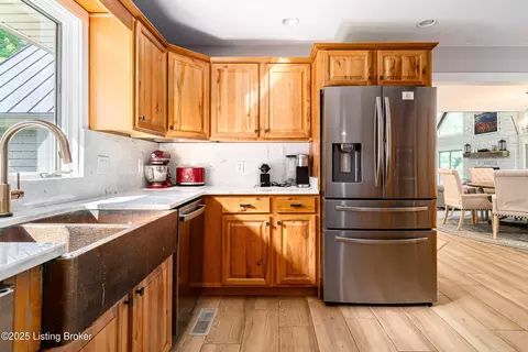 Kitchen - 2918 Spickert Knob Rd, Floyds Knobs, IN 47119 photo 4 of 7