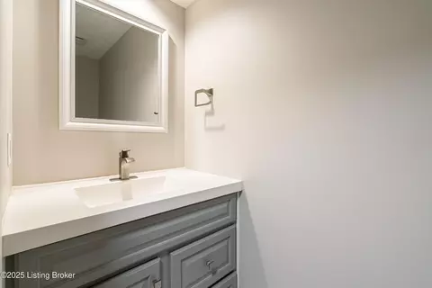 Bath - 2918 Spickert Knob Rd, Floyds Knobs, IN 47119 photo 1 of 8