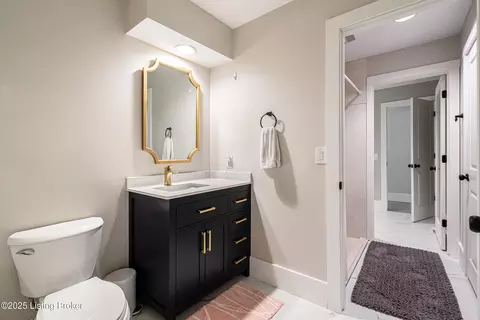 Bath - 2918 Spickert Knob Rd, Floyds Knobs, IN 47119 photo 4 of 8