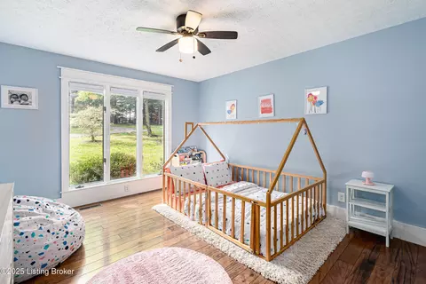 Bedroom - 2918 Spickert Knob Rd, Floyds Knobs, IN 47119 photo 5 of 11