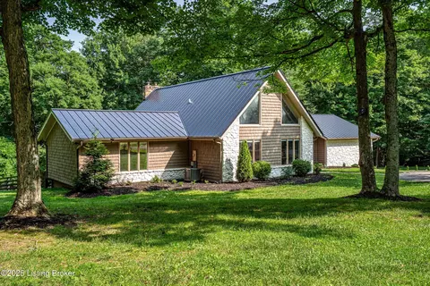 Exterior - 2918 Spickert Knob Rd, Floyds Knobs, IN 47119 photo 3 of 13