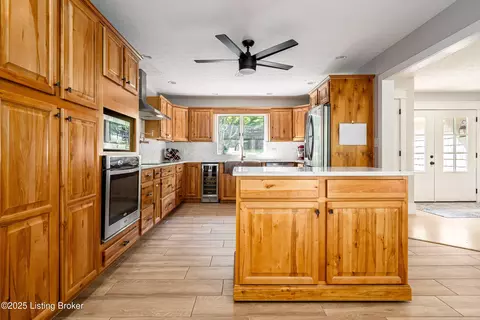 Kitchen - 2918 Spickert Knob Rd, Floyds Knobs, IN 47119 photo 5 of 7