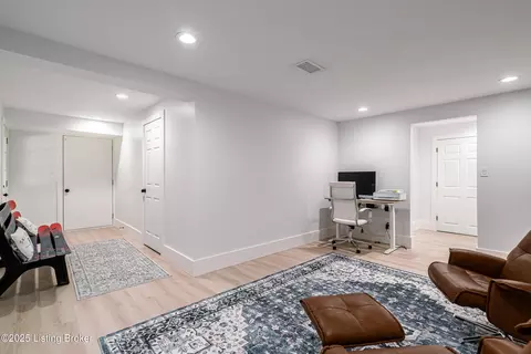 Entry Way - 2918 Spickert Knob Rd, Floyds Knobs, IN 47119 photo 5 of 5