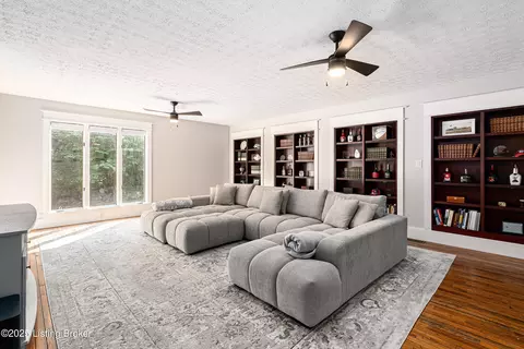 Living - 2918 Spickert Knob Rd, Floyds Knobs, IN 47119 photo 4 of 7