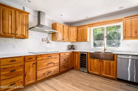 Kitchen - 2918 Spickert Knob Rd, Floyds Knobs, IN 47119 photo 2 of 7