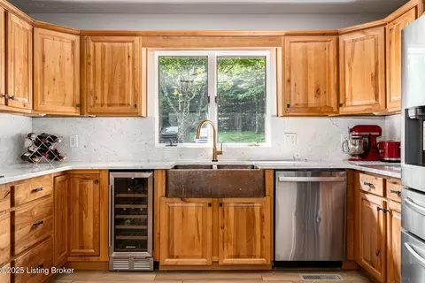 Kitchen - 2918 Spickert Knob Rd, Floyds Knobs, IN 47119 photo 6 of 7