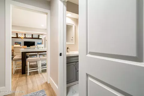 Entry Way - 2918 Spickert Knob Rd, Floyds Knobs, IN 47119 photo 2 of 5