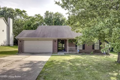 206 Woodland Lakes Dr, La Grange, KY 40031