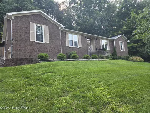 8818 Mountain Brook Dr, Louisville, KY 40272