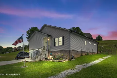 116 Hackberry Ct, Frankfort, KY 40601 photo 2