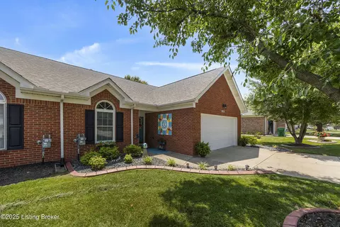 12582 Springfalls Ct, Louisville, KY 40229