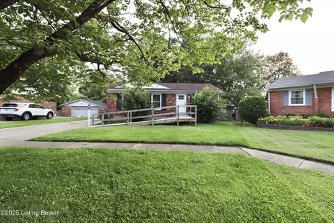 9208 Fawnridge Pl, Louisville, KY 40229