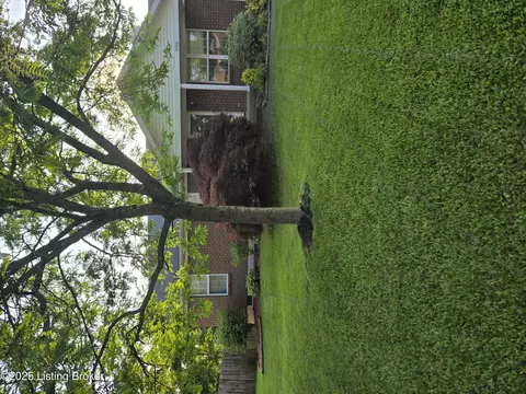 3900 Birch Leaf Ct, Louisville, KY 40229