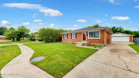 4010 Sirate Ln, Louisville, KY 40229
