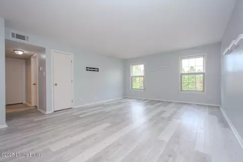 8138 Lake Ter #E6, Louisville, KY 40222