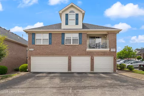 8351 Grand Trevi Dr, Louisville, KY 40228