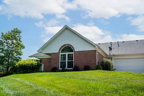 1003 Persimmon Pl, La Grange, KY 40031
