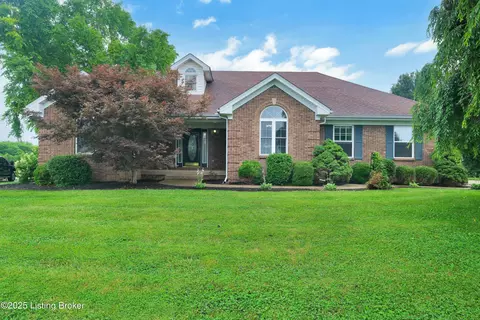 484 Meadowland Trl, Shepherdsville, KY 40165