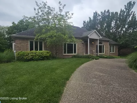 7802 Albrecht Cir, Louisville, KY 40241