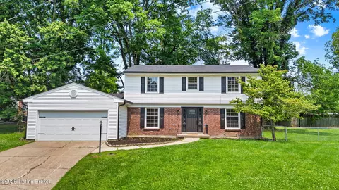 10200 Hearthstone Ct, Louisville, KY 40272