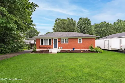 8433 Chase Rd, Louisville, KY 40258