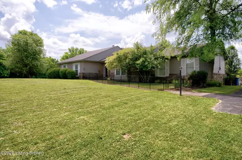 18003 Arlington Meadows Ct, Fisherville, KY 40023