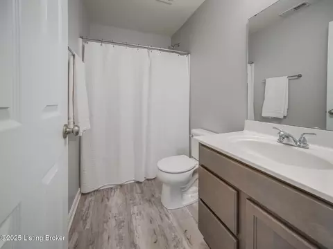 Bath - 108 Ruby Farm Dr, Mount Washington, KY 40047 photo 5 of 5