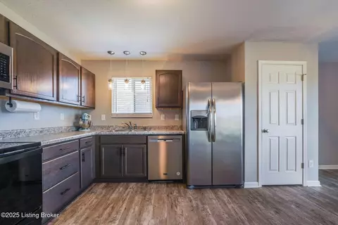 Kitchen - 108 Ruby Farm Dr, Mount Washington, KY 40047 photo 3 of 3