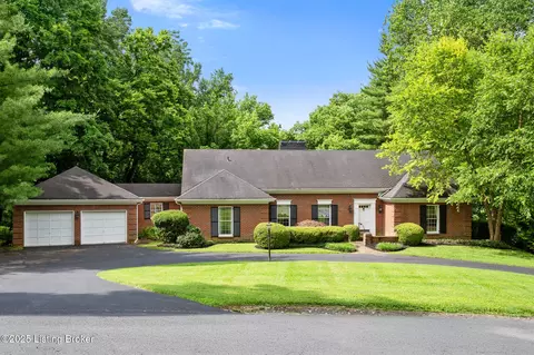602 Club Ln, Louisville, KY 40207
