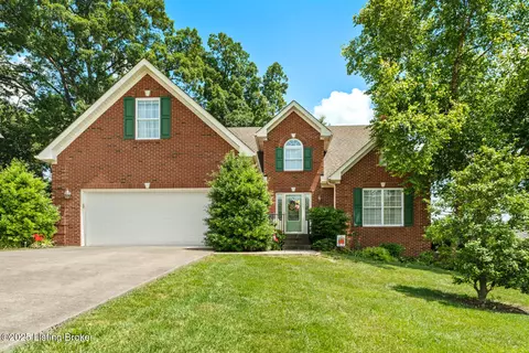2018 Prestwick Dr, La Grange, KY 40031