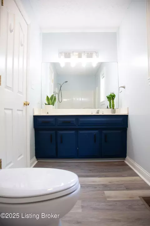 Bath - 6099 Bloomfield Rd, Springfield, KY 40069 photo 1 of 1