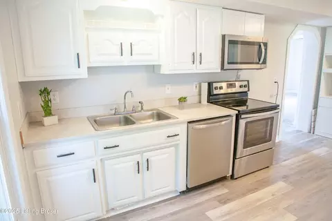 Kitchen - 6099 Bloomfield Rd, Springfield, KY 40069 photo 1 of 1