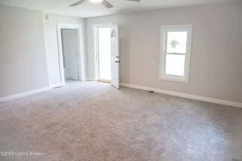 Living - 6099 Bloomfield Rd, Springfield, KY 40069 photo 3 of 3