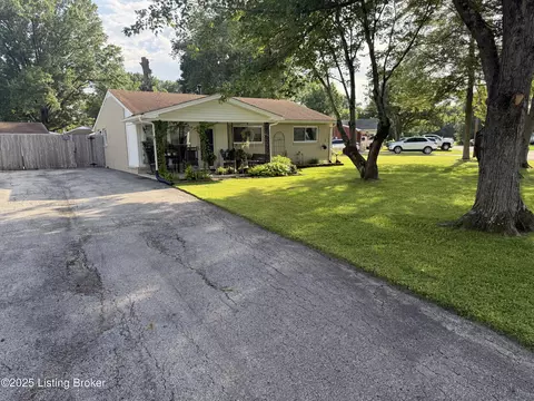 8600 James R Rd, Fairdale, KY 40118