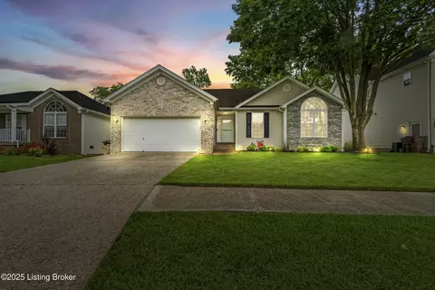 9014 Holly Village Ct, Louisville, KY 40242
