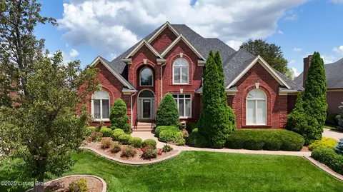 2221 Highland Springs Pl, Louisville, KY 40245