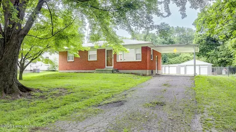 6917 Triangle Dr, Louisville, KY 40214