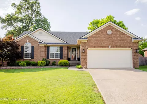 677 Shady Brook Ln, Louisville, KY 40229