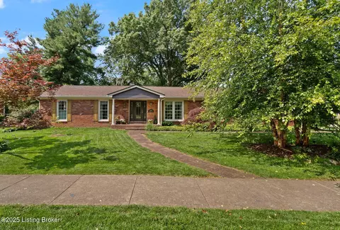 10806 Helmsdale Ln, Louisville, KY 40243