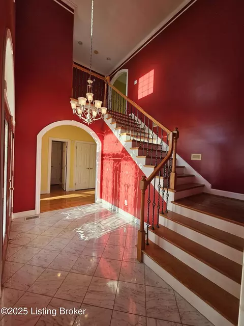 19101 Chapman Ridge Ct, Fisherville, KY 40023