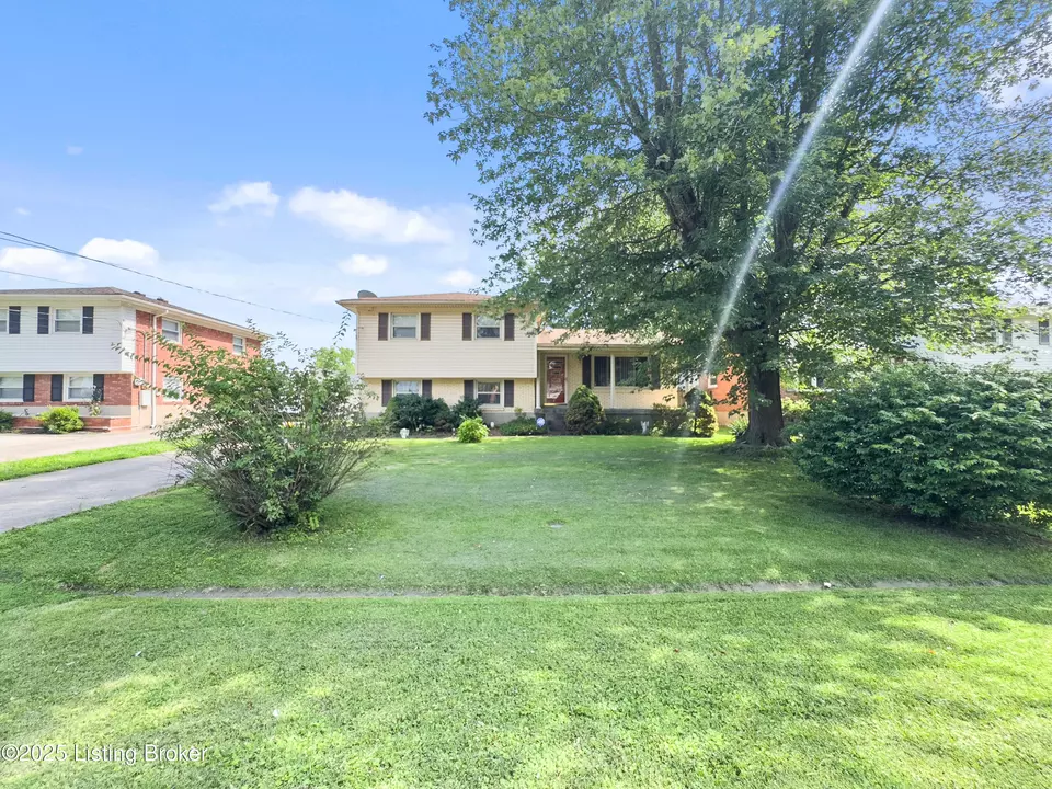 Exterior - 3408 Pinecroft Dr, Louisville, KY 40219 photo 6 of 6