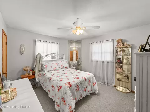 Bedroom - 3408 Pinecroft Dr, Louisville, KY 40219 photo 1 of 9